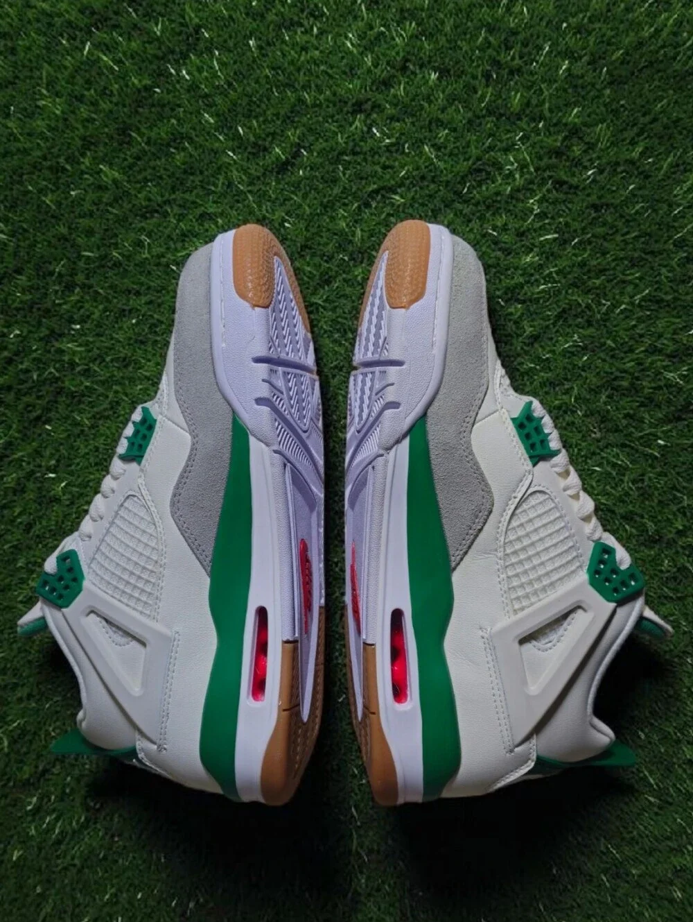Air Jordan 4 Retro SB Pine Green Size 10 Replacement Box